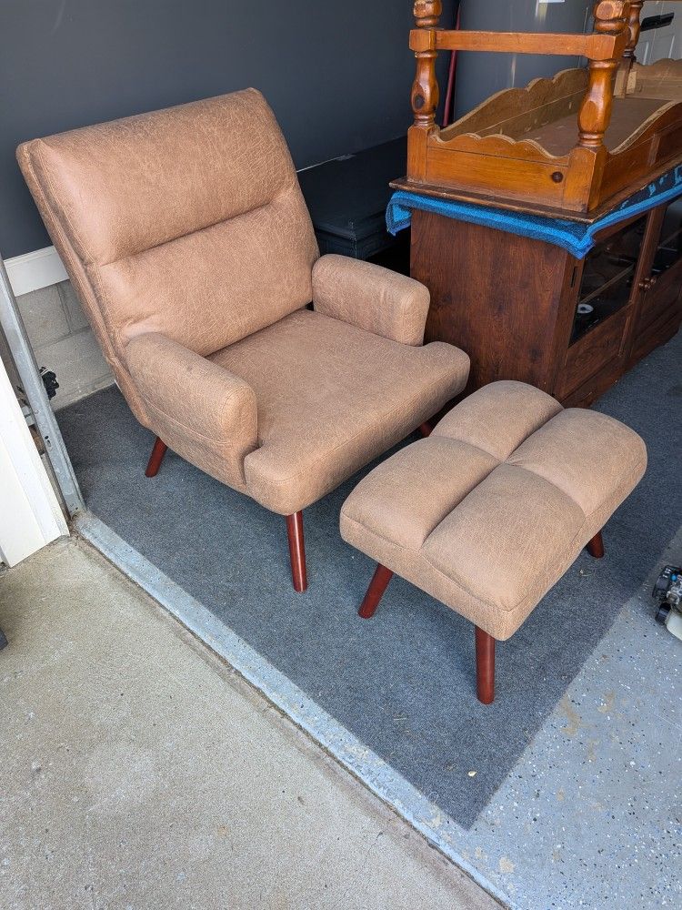 Mid-Century Modern Chair & Ottoman – Clean & Comfortable