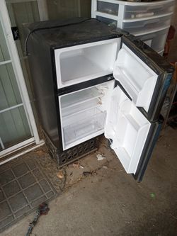 Zokop Mini Fridge New Still Has Plastic On It $125