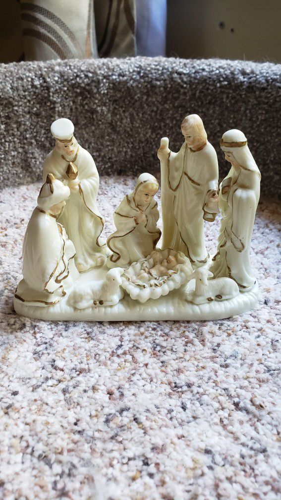 Vintage Porcelain 8" Long Nativity Scene.  Gorgeous Details. 