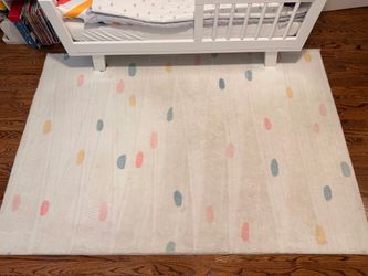 Polka Dot Area Rug (4' x 6') - Like New (Retails for $80+)