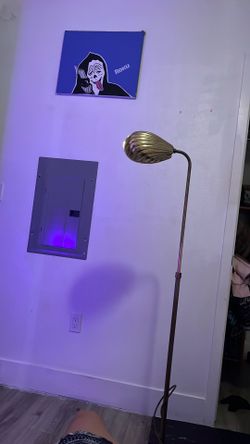 ($100 OBO )Mid Century Clam Shell Brass Floor Lamp Adjustable READ