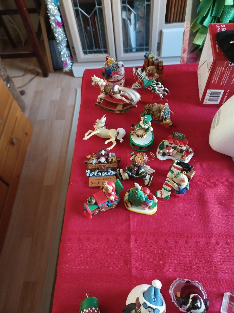 Ornaments, Good Condition