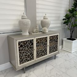 Buffet/ Console Table / Tv Stand 