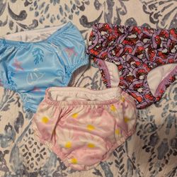 3 Swimming diapers