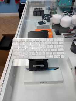 Apple wireless keyboard Model A1644