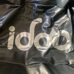 Inflatable air mattress with built-in electric pump