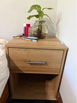 2 nightstands