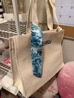 Tote bag