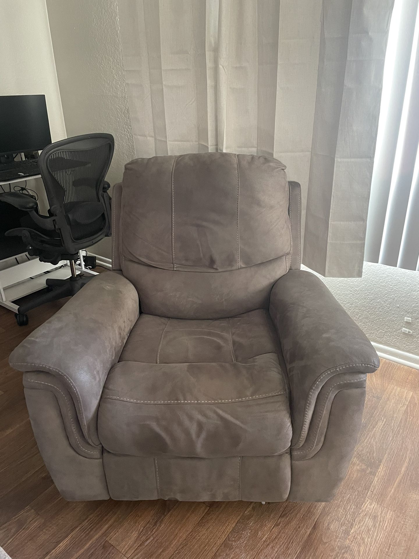 Single Recliner