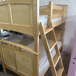 BUNK BED AND TO TWIN SIZE MATTRESS GOOD CONDITION FREE DELIVERY 🚚 