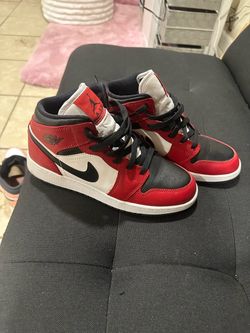 Jordan ones mid Chicago black toe