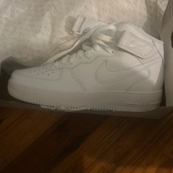 NIKE AIR FORCE 1 