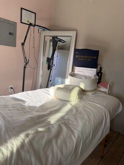 Manual Lymphatic Drainage (MLD) Therapy for women