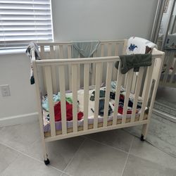 Baby Crib With Mattress 