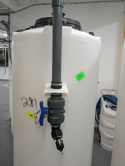 300 gallon vertical water tank.... 150 or best offer