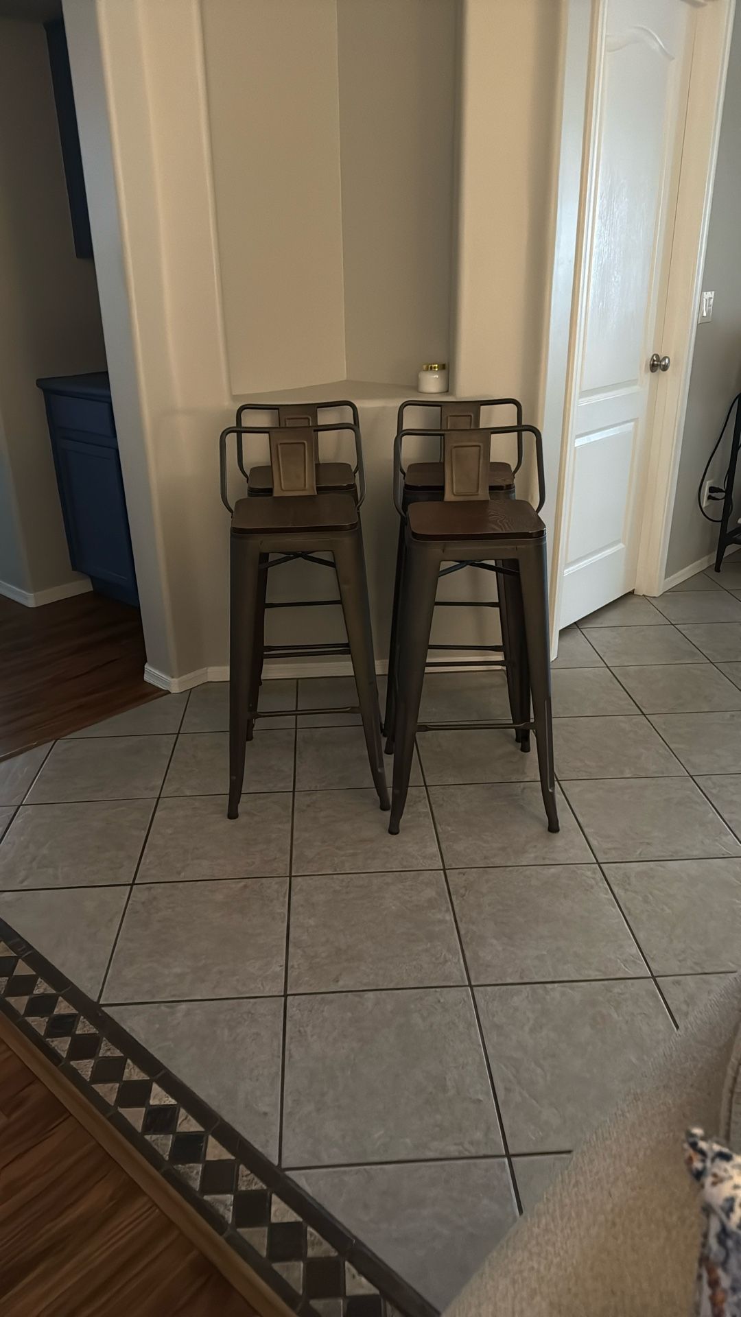 4 Bar Stools