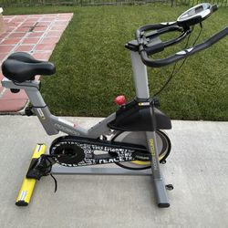 Pooboo Indoor D525 Cycling Bike Exercise Workout  Quiet Belt Drive.  Like New. Only Used A Few Times.