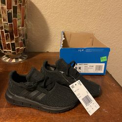 Boys Adidas Size 9.5c