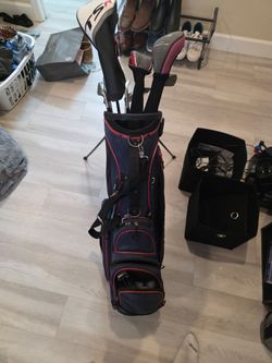 Titleist golf set and bad with accessories
