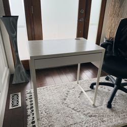 Chic Modern White Desk (Full-Size)—Pristine Condition