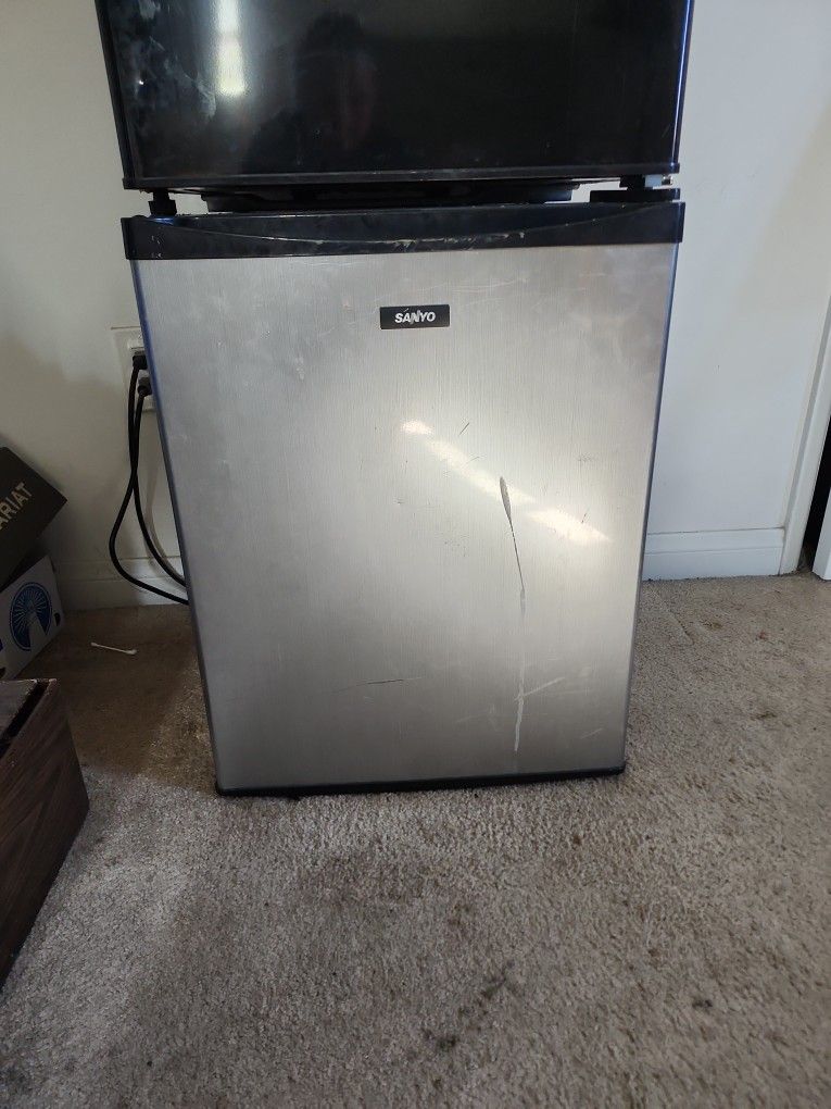 Mini Fridge 
