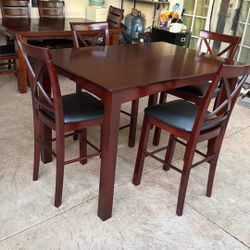 Dining Table And 4 Chairs 