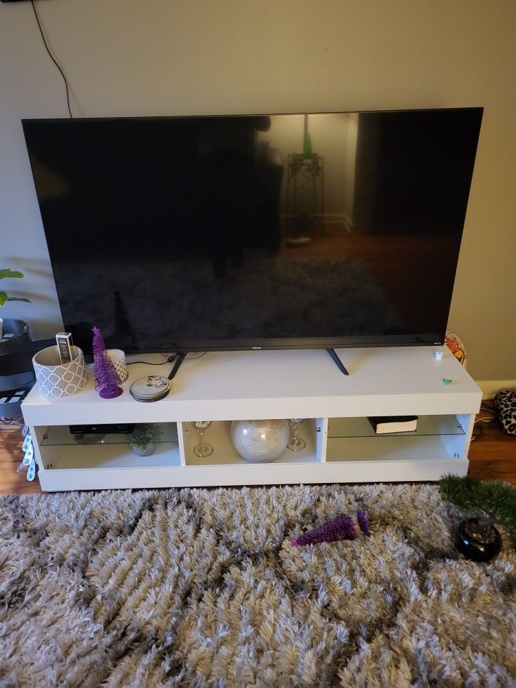 Tv 58" With Tv Stand Almost New
