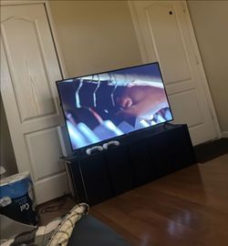 Television - Onn. 50inch Class 4K UHD (2160P) LED Roku Smart TV HDR