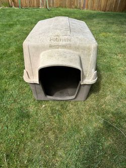 Petmate Large Dog House — Outdoor Pet House