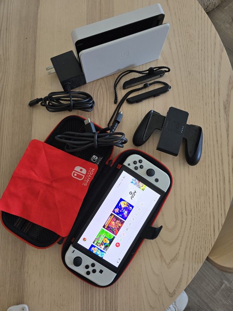 Nintendo Switch OLED Bundle with Games – Excellent Condition
