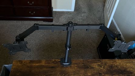 Dual monitor mount