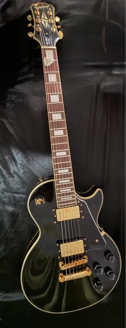 Les Paul custom guitar