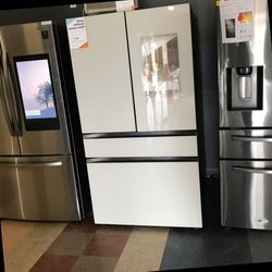 samsung bespoke french door refrigerator with family hub 📱  AND  beverage center 🧊✅
