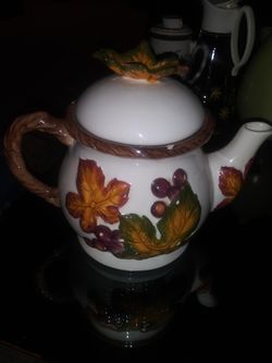 Teapot Vintage Fall Harvest Grapes and Leaves Bico Pottery Coffee Tea Thanksgiving Home Decor Hot Beverage Serving Pot
