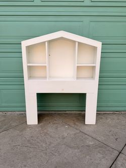 White Wood House-Shaped Bookcase Headboard