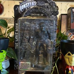 Universal Studios MONSTERS The Wolf Man 8” Scale Figure 