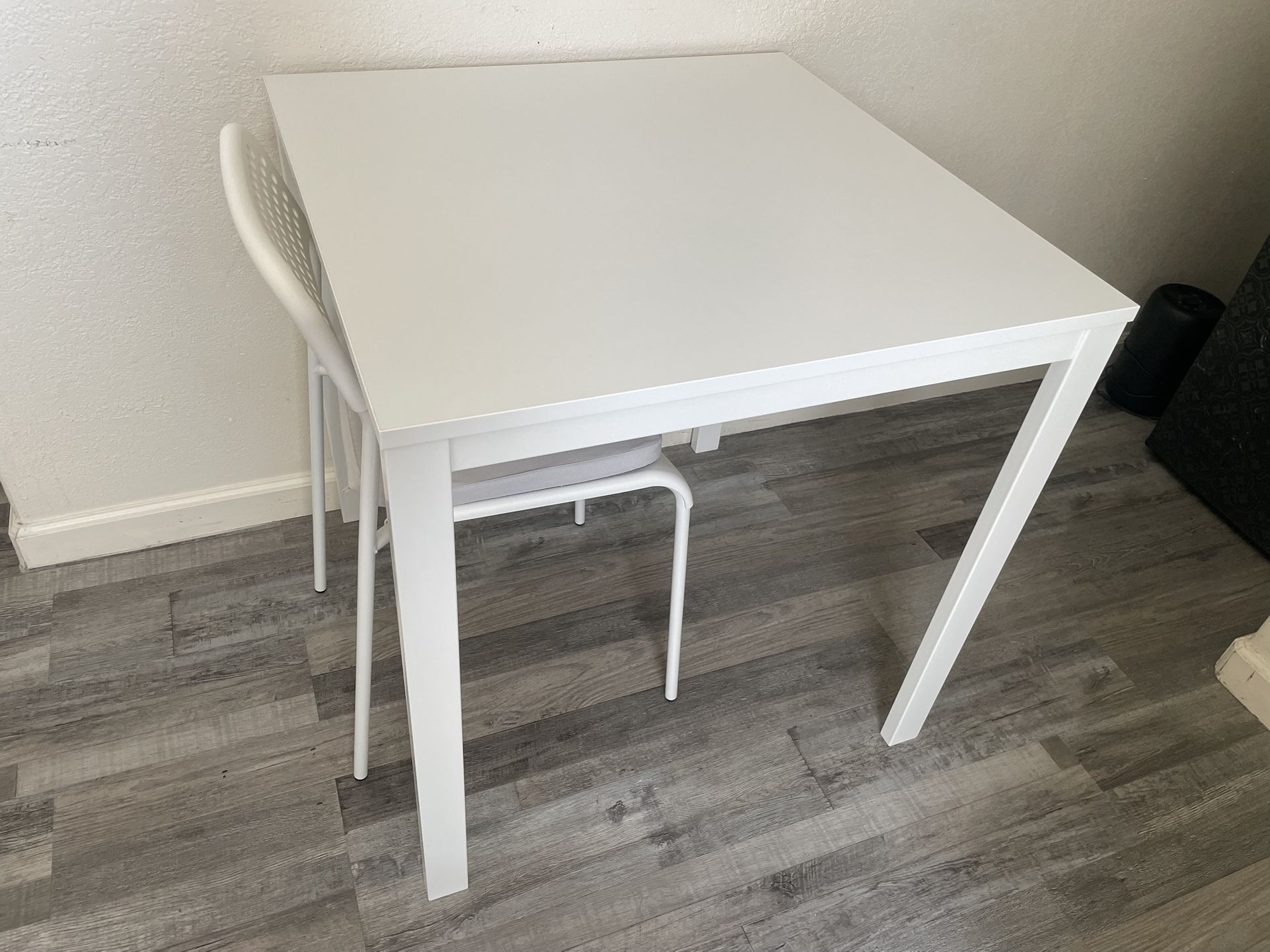 White Dining Table With Chair