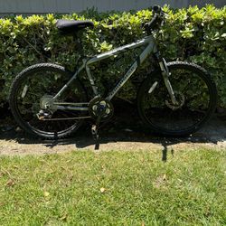 Iron Horse Maverick Sport Mountain Bike 17.5” Frame /26” Tires