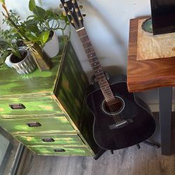 Yamaha Black Guitar