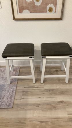 2 Brand New Stools