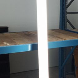 8' Florescent Light - Free