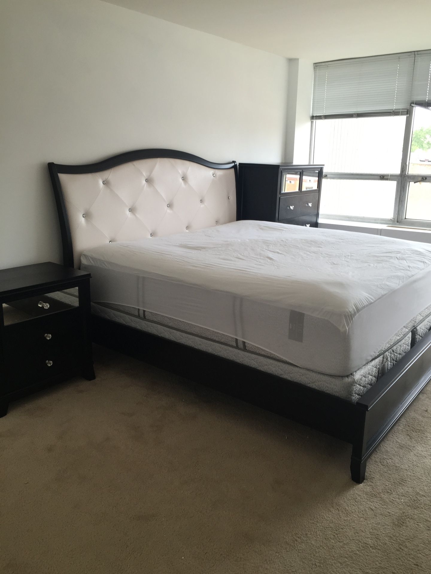 5 Piece King Bedroom Set  w/ Hybrid Foam Mattress