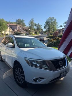 Nissan Pathfinder SUV White