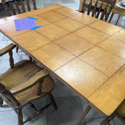 Table With 4 Chairs 