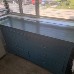 Louis Phillipe 6-Drawer Dresser – (Retails $600+)
