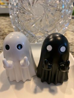 Middle Finger Ghost Figurines Set of 2 – Funny Rude Halloween Decor, Black & White Gag Gift