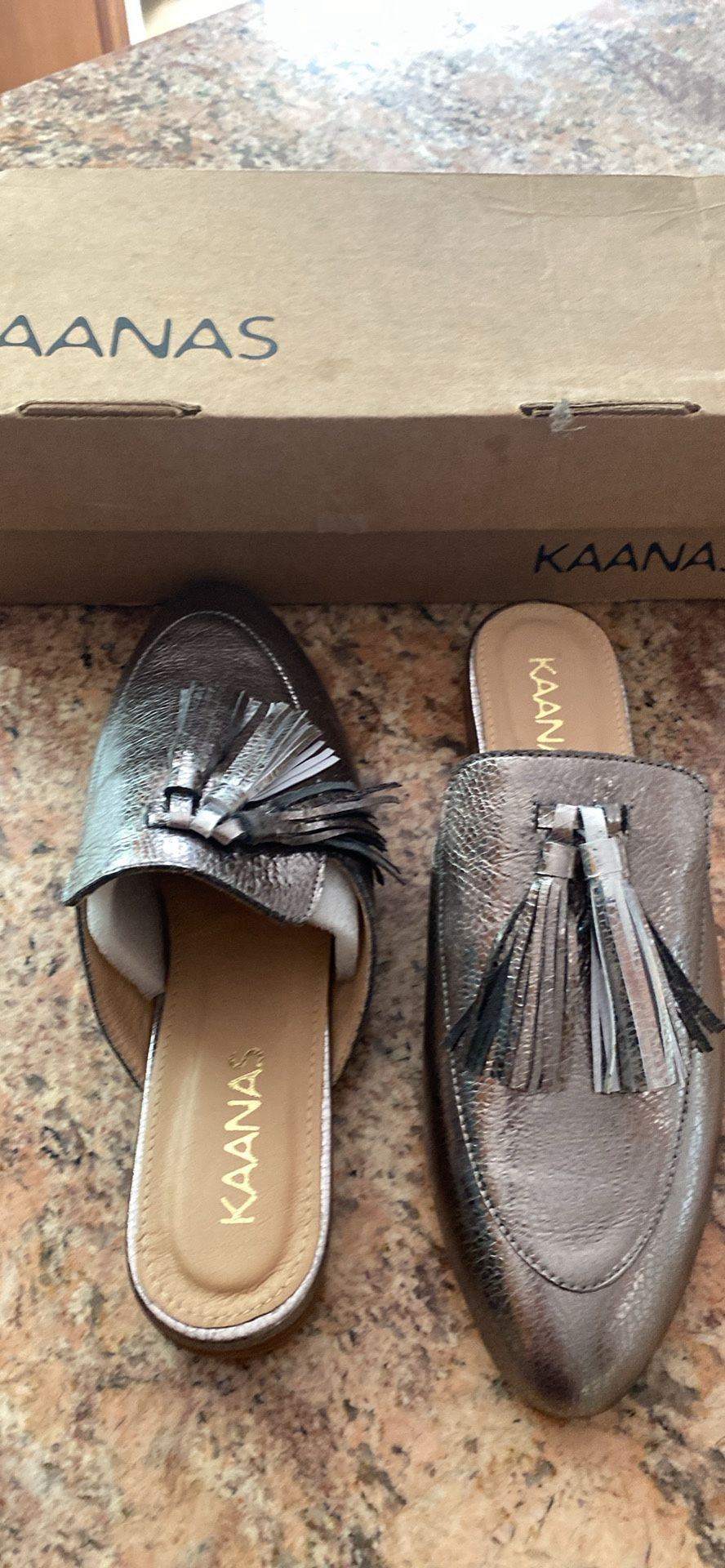 Kaanas Shoes Flats Sandals Size 8-9