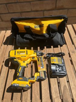 Dewalt Crown Stapler 18GA, Dewalt Tools, Dewalt Battery, Dewalt Charger, Dewalt Stapler, Dewalt Staple gun, Crown Stapler, Crown Staple Gun, Staple Gu