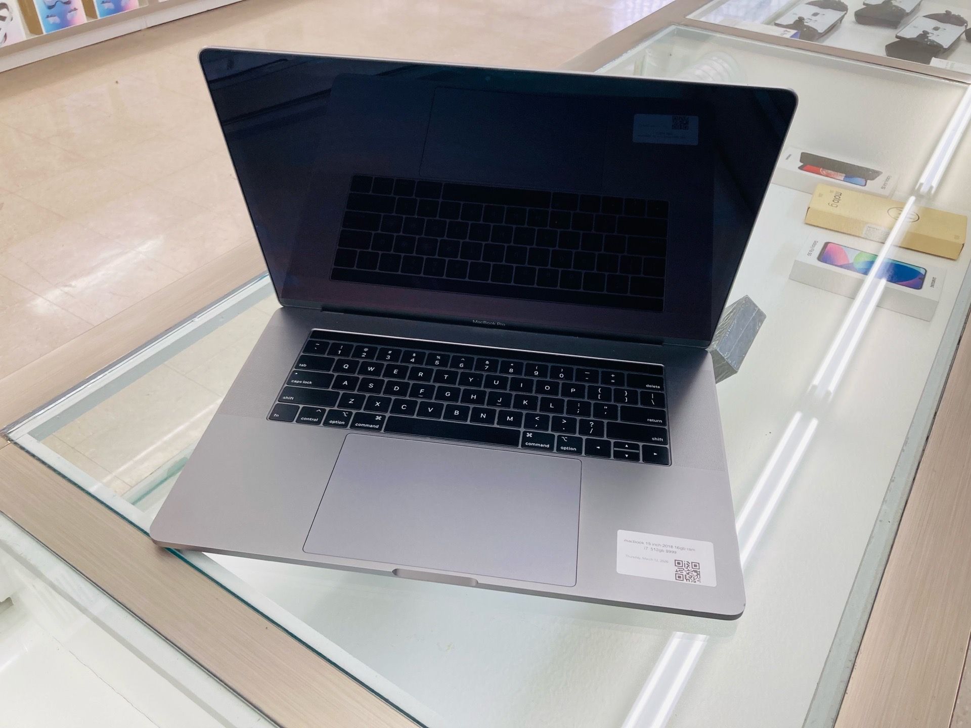 MacBook Pro 2018 16gb ram 512gb ssd
