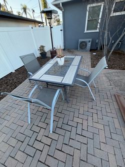 Free outdoor table and chairs
